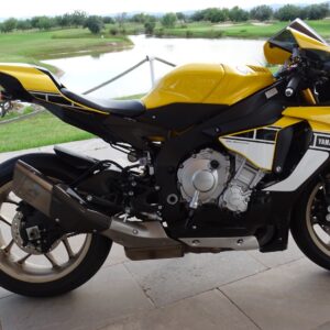 YAMAHA R1 "Kenny Roberts"